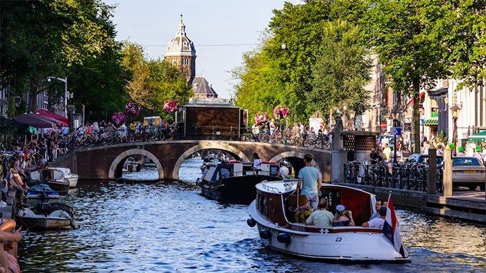 Suasana kanal di Amsterdam Belanda