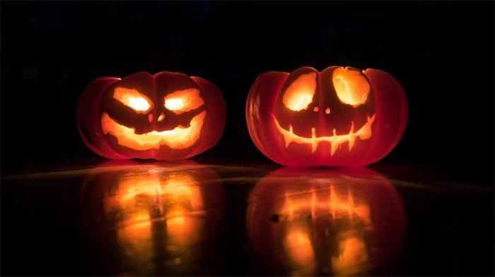 Fakta unik labu yang identik dengan perayaan Halloween. Viral seorang pendeta ngamuk dan menghancurkan labu halloween ukiran anak-anak yang diletakkan di dekat gerja, karena takut dengan simbol setan.
