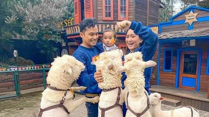 Pengunjung di Farm House Susu Lembang Bandung.