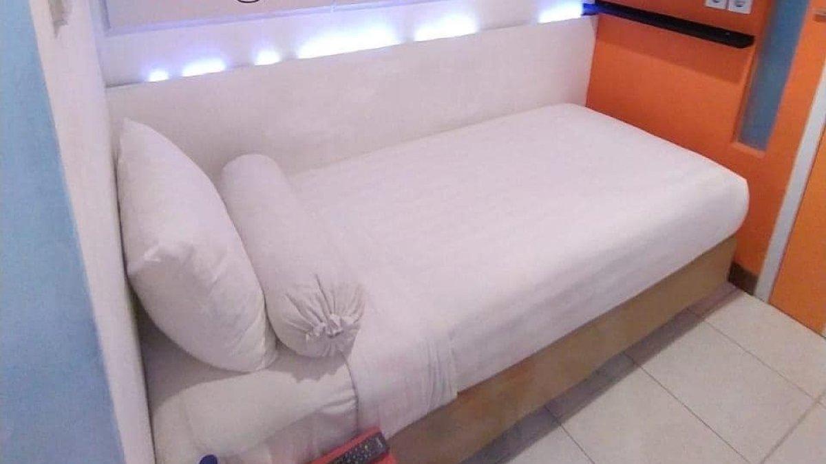 Salah satu kamar di Front One Cabin Solo.