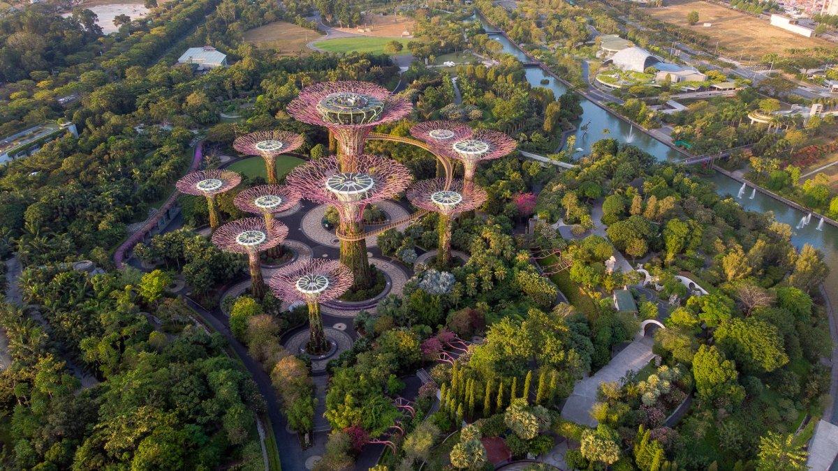 Gardens By The Bay, satu tempat wisata gratis di Singapura buat liburan hemat.
