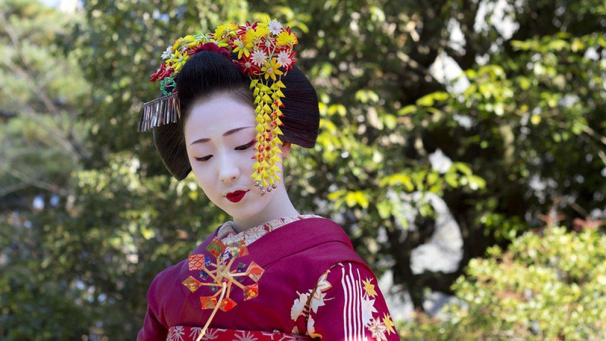Geisha (maiko) Mamefuji di Kyoto.