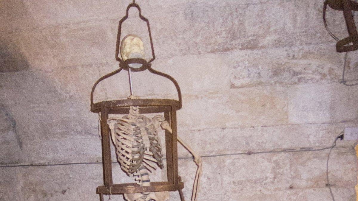 Gibbet adalah penemuan abad pertengahan di Inggris yang digunakan untuk menghukum penjahat