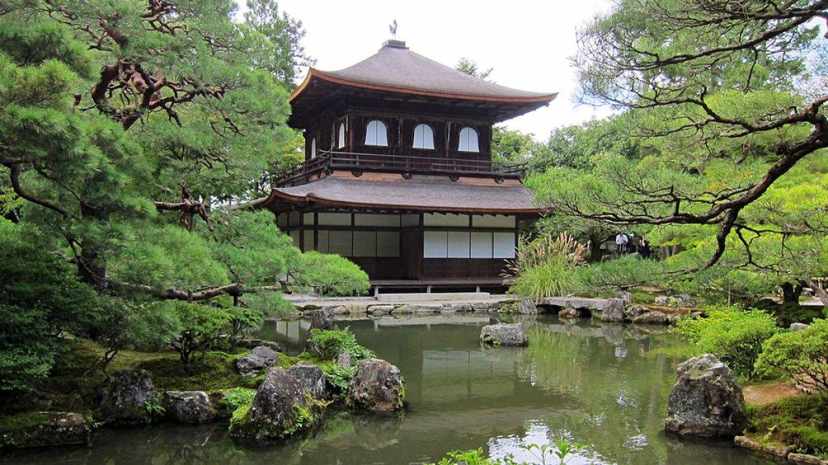 Ginkakuji, satu tempat wisata terbaik di Kyoto Jepang.