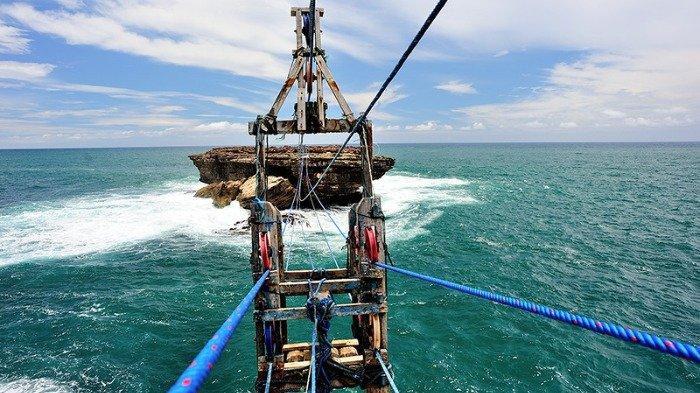 Gondola di Pantai Timang.