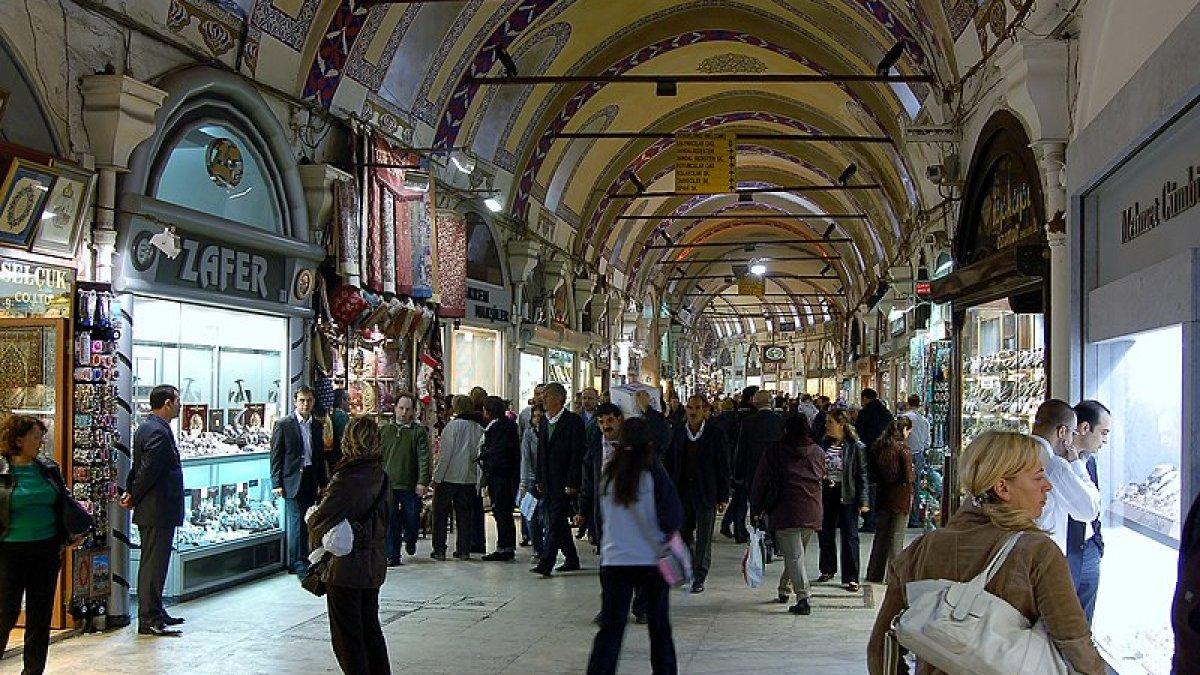 Grand Bazaar, satu destinasi film James Bond yang paling menarik untuk dikunjungi.