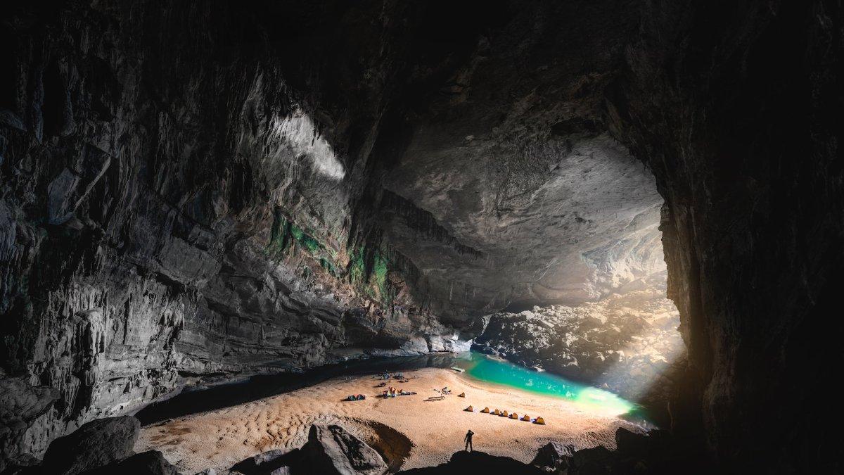 Gua Son Doong yang ada di Vietnam