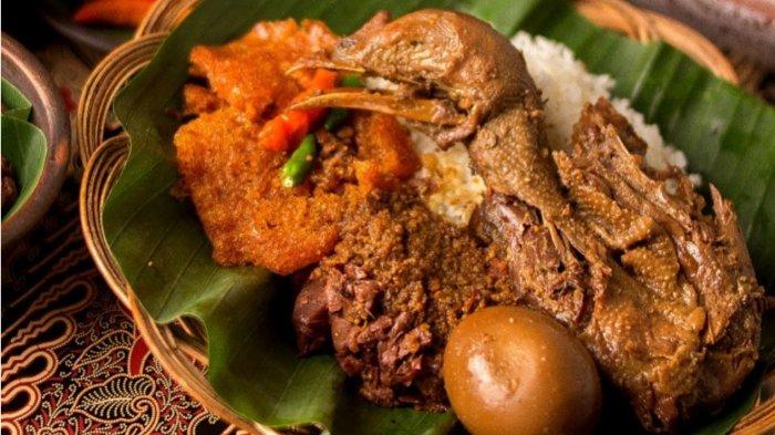 Hidangan gudeg enak di Jogja yang cocok sebagai menu sarapan.