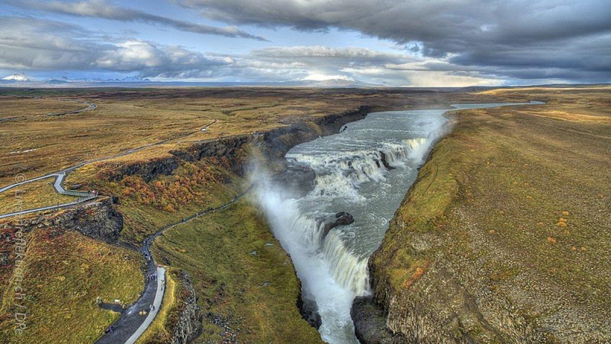 Gullfoss, satu air terjun paling ikonik dari seluruh dunia yang menarik buat dijelajahi.