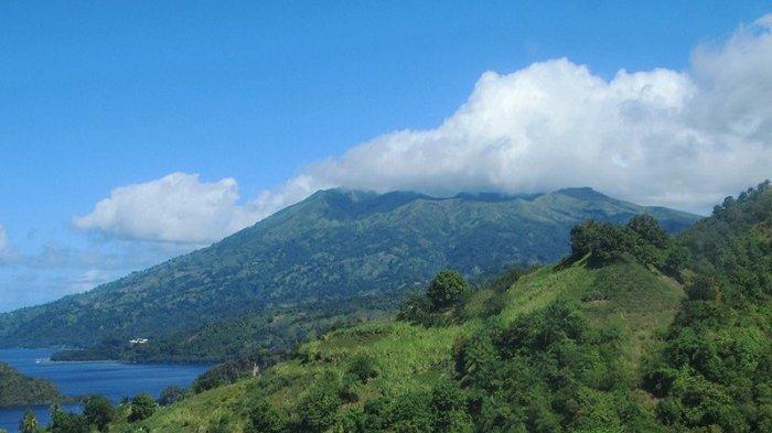 Gunung berapi La Soufriere, St Vincent, Karibia.