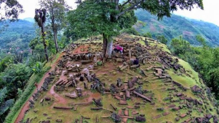 Situs megalit Gunung Padang di Desa Karyamukti, Kecamatan Campaka, Kabupaten Cianjur, Jawa Barat, 30 Mei 2014.