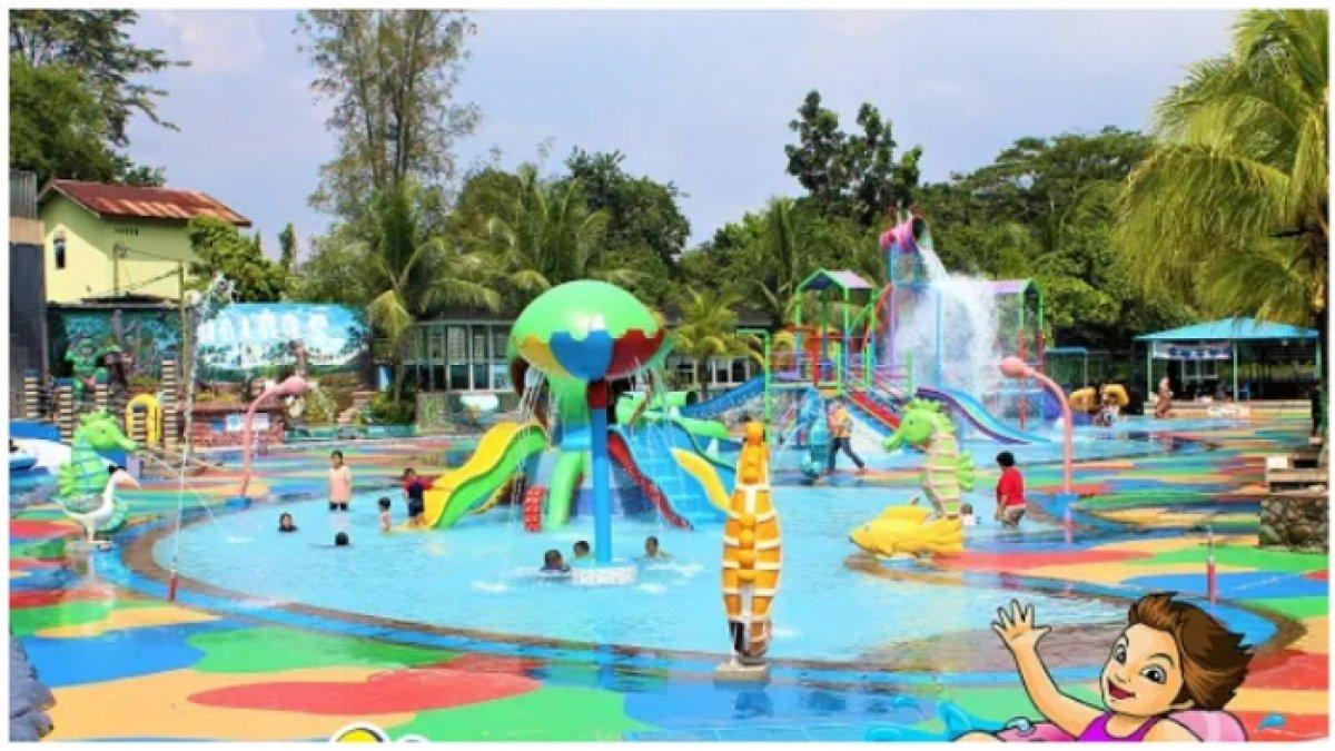 Wahana Hairos Water Park. Cek harga tiket masuk beserta promo Hairos Water Park Agustus 2023.