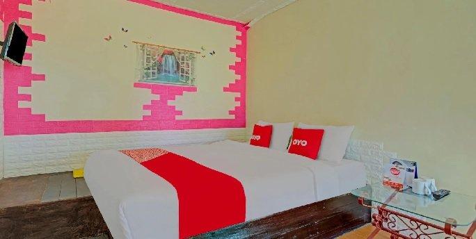 Super OYO 3208 Villa Inn App Trawas Bintaro Syariah, salah satu hotel murah di Mojokerto, Jawa Timur bisa menjadi pilihamu untuk bermalam.