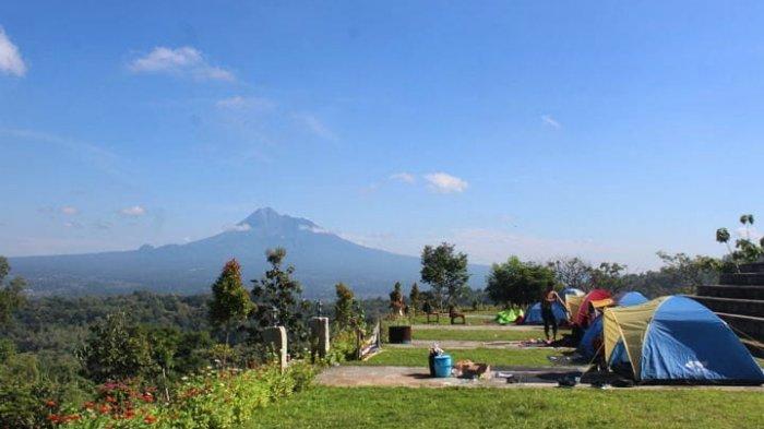 Watu Tapak Camp Hill merupakan tempat berkemah di kawasan Tebing Breksi, Sleman, Yogyakarta.
