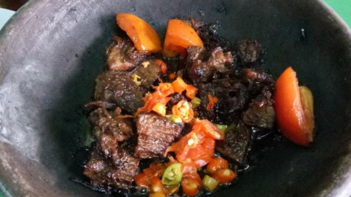 Sajian Iga Bakar Si Jangkung yang menggoyang lidah.