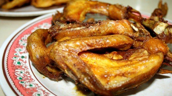 Ilustrasi ayam goreng untuk makan siang enak