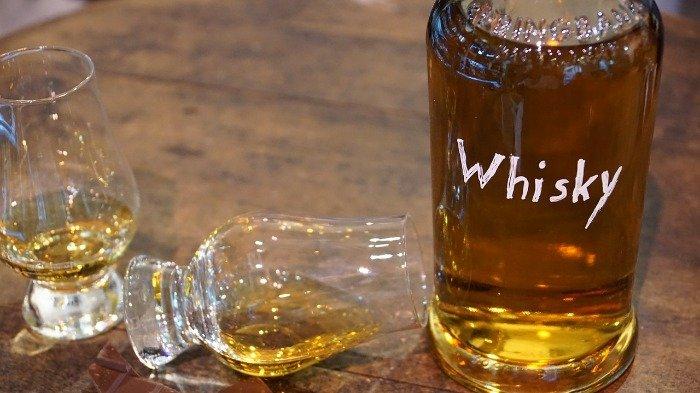 Ilustrasi botol wiski