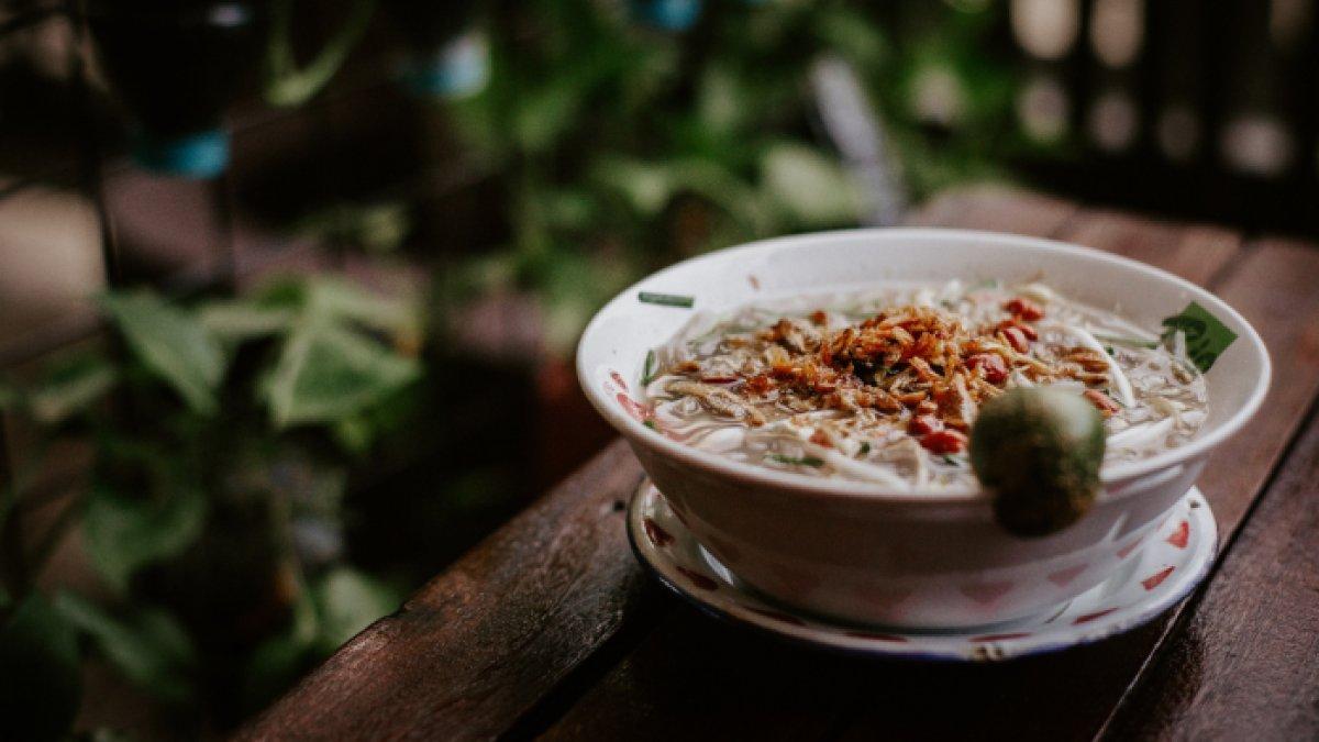 Hidangan bubur pedas khas Kalimantan Barat yang cocok untuk menu sarapan.