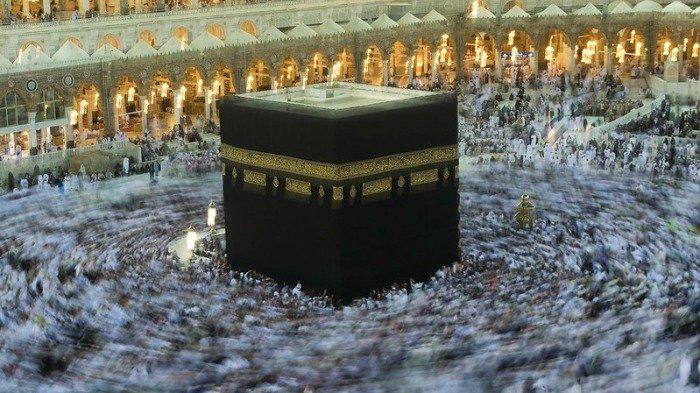 Ilustrasi jemaah mengelilingi Kabah di Masjidil Haram, Mekkah, Arab Saudi