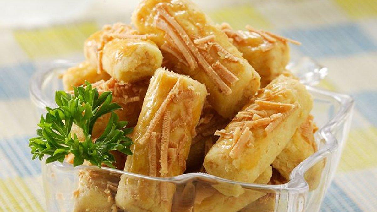 Kastengel, kue kering rasa keju enak yang cocok disajikan saat Lebaran.