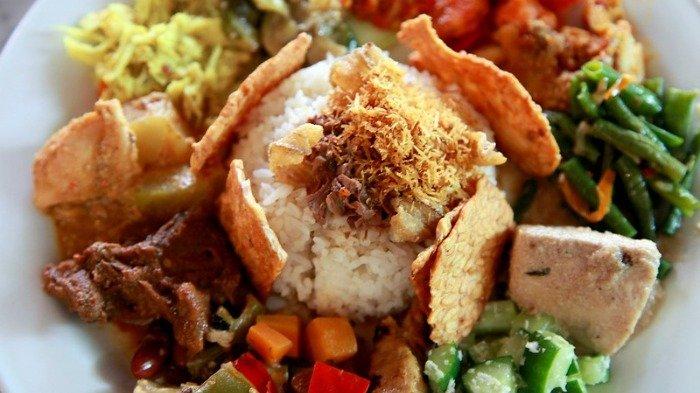 Ilustrasi nasi campur.
