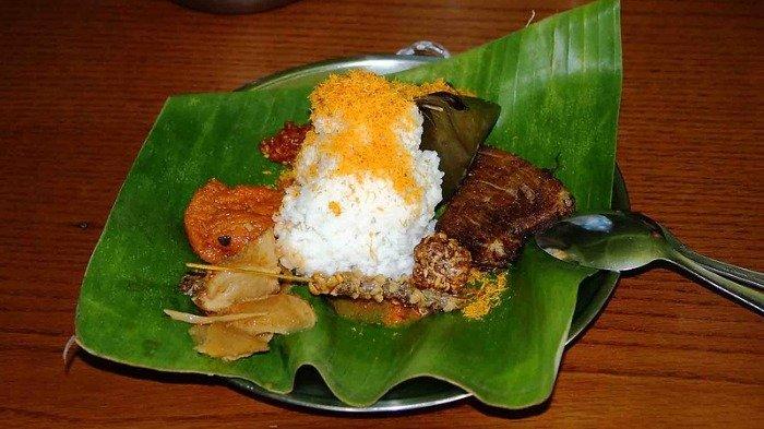 Ilustrasi kuliner nasi punel.
