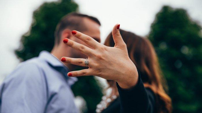 Ilustrasi melamar sang kekasih.