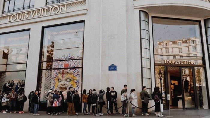 Ilustrasi mengantre di depan gerai brand mewah Louis Vuitton