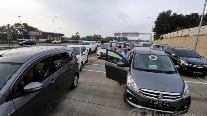 Ilustrasi mobil lintasi jalan tol untuk mudik Lebaran.