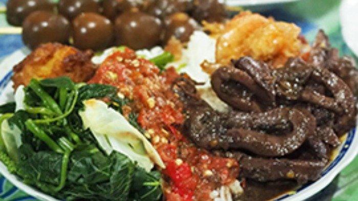 Ilustrasi nasi tempong untuk menu makan siang enak.