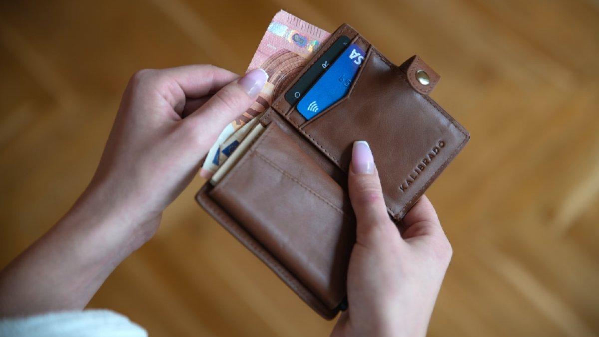 Dompet, satu barang yang tidak boleh kamu berikan sebagai hadiah Imlek.