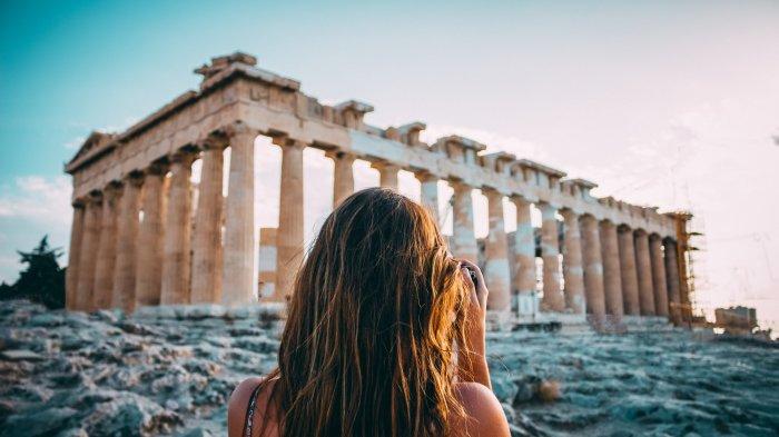 Athena, satu tempat wisata populer di dunia yang membatasi pengunjung karena pariwisata yang berlebihan.