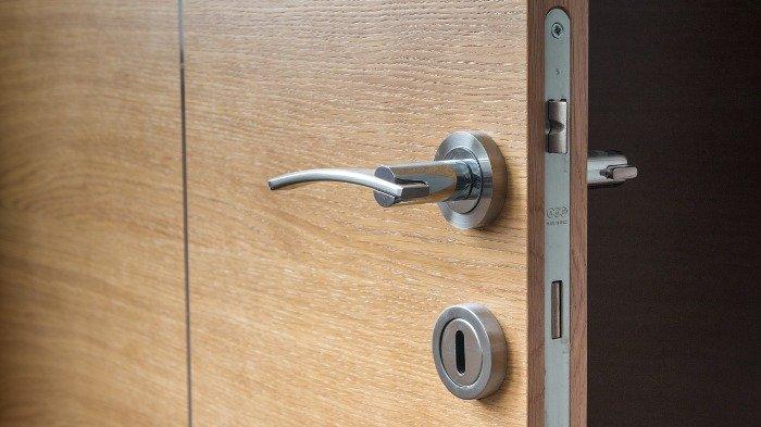 Ilustrasi pintu toilet.