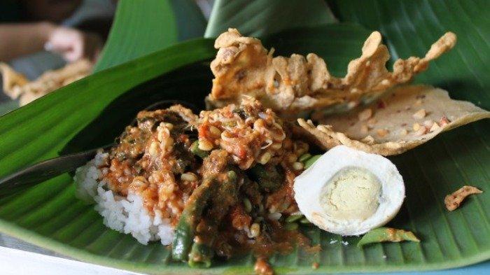 Ilustrasi sajian pecel untuk menu sarapan