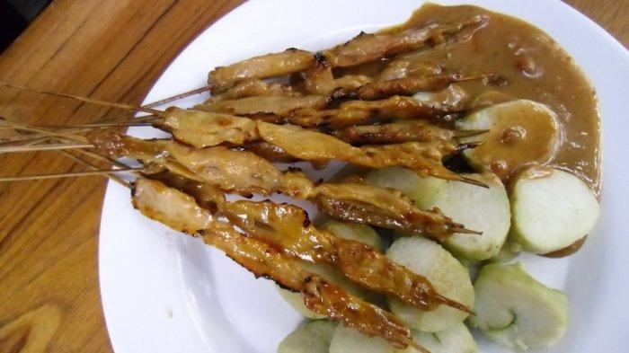 Ilustrasi sate ayam.