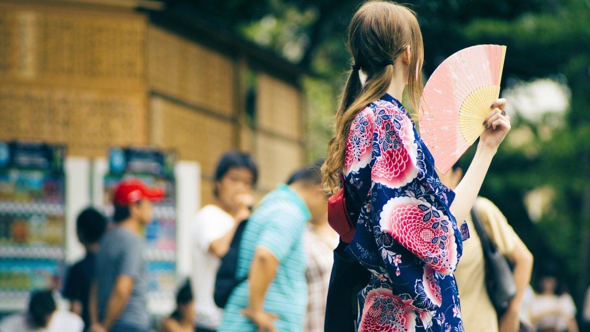 Yukata, satu oleh-oleh khas Jepang yang wajib kamu bawa pulang.