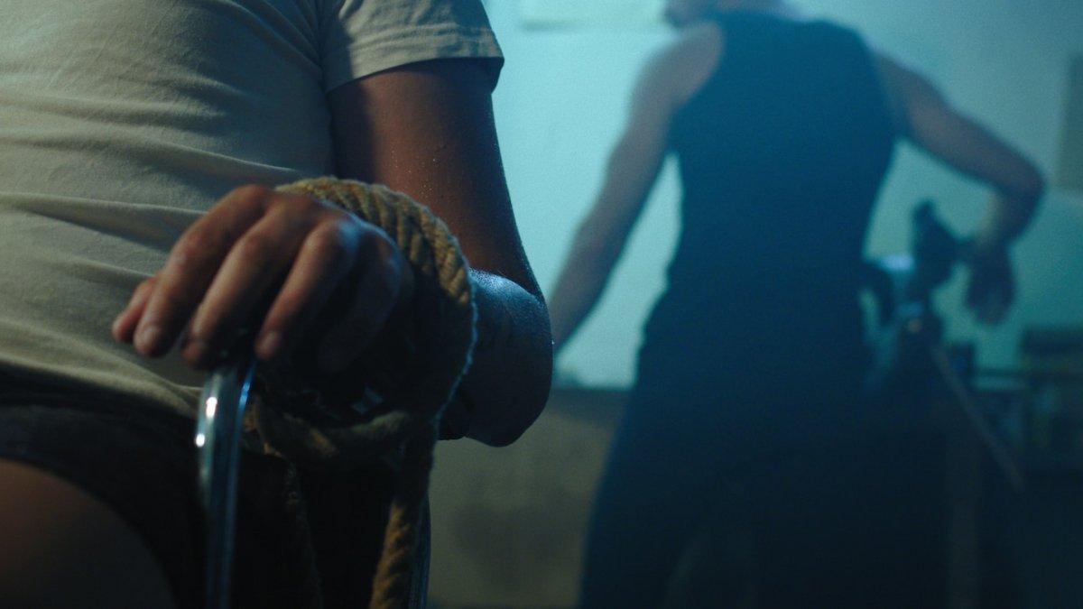 Ilustrasi seorang pria yang sedang diculik. Viral tiga pria pakai kamar mandi Airbnb jadi ruang penyiksaan. Parahnya korban, bukan target sebenarnya alias salah tangkap.