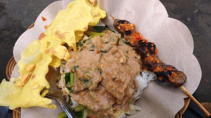Ilustrasi seporsi pecel.