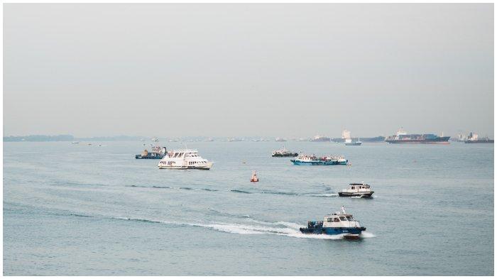 Ilustrasi speedboat di lautan.