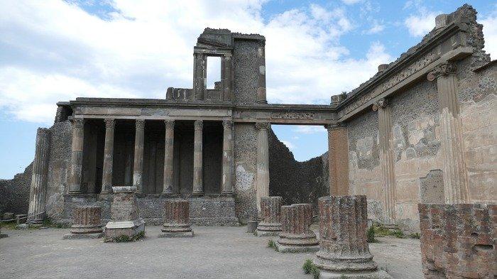 Taman Arkeologi Pompeii di Italia