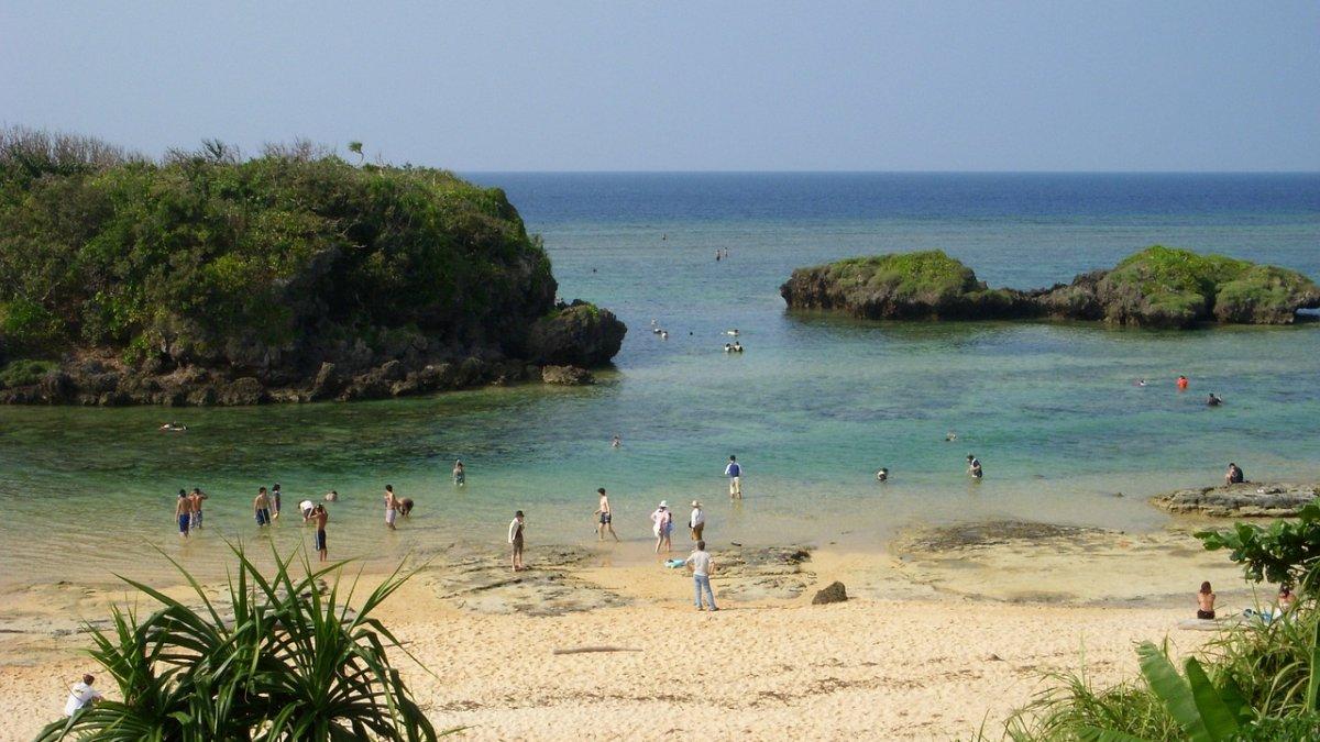 Okinawa, satu tempat wisata di Jepang buat bulan madu bareng pasangan.