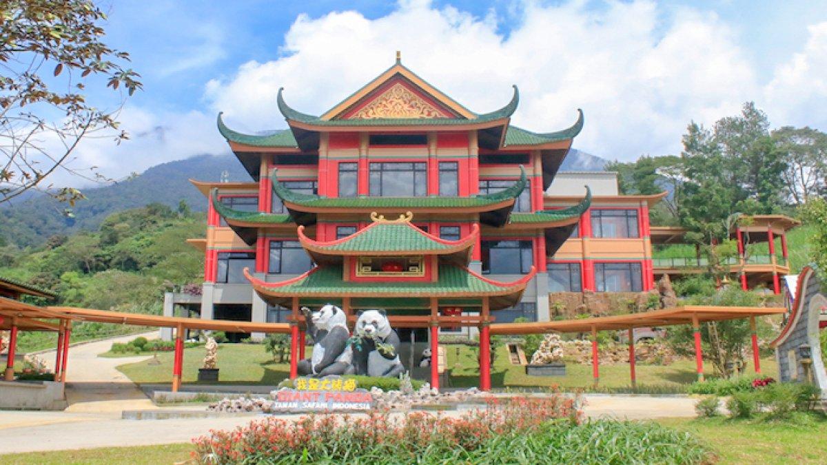 Istana Panda di Taman Safari Bogor, Jawa Barat.