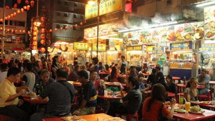 Jalan Alor, tempat yang tepat menikmati suasana malam di Kuala Lumpur, Malaysia.