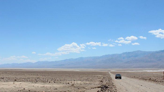 Jalan di Death Valley