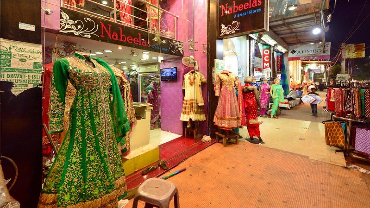 Jalan Masjid India Market, satu pusat oleh-oleh terbaik di Kuala Lumpur Malaysia.