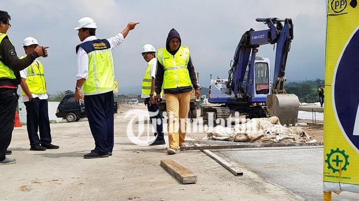 Pintu exit Tol Pandaan – Malang yang sudah didirikan sementara untuk menyongsong musim mudik dan balik lebaran tahun ini.