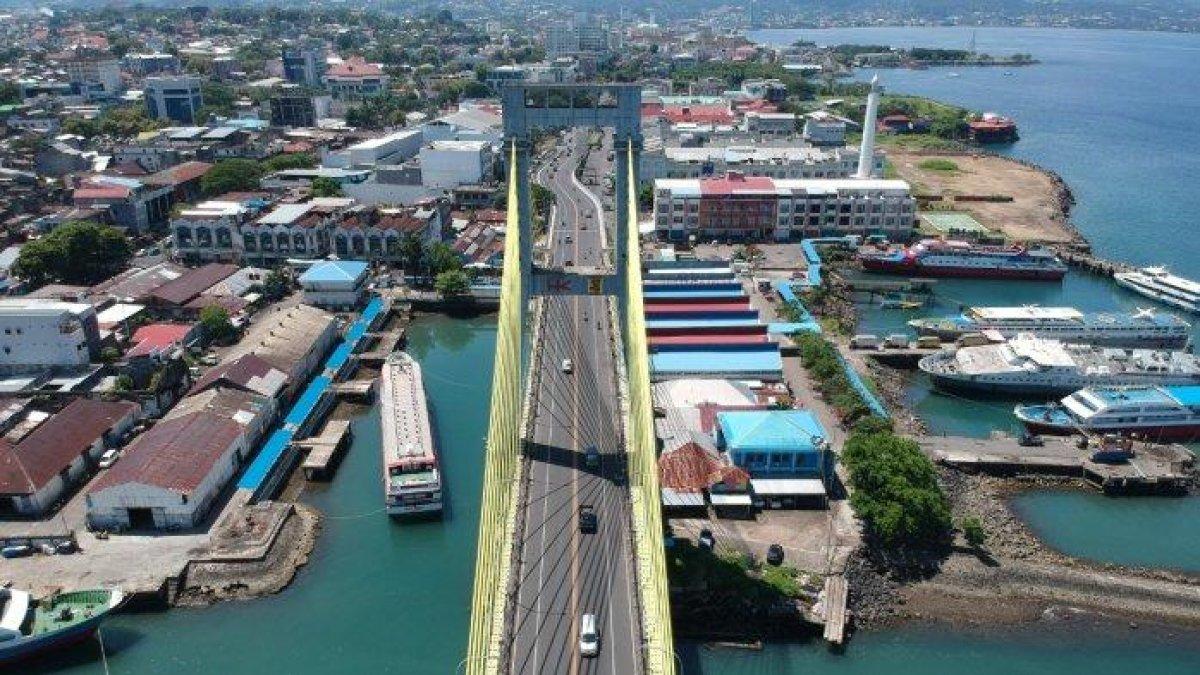 Jembatan Soekarno, Kota Manado, Sulawesi Utara. 