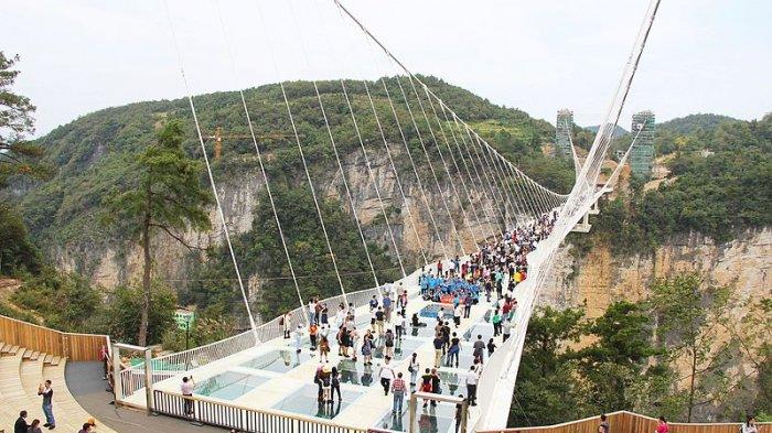 Jembatan Kaca Zhangjiajie, China