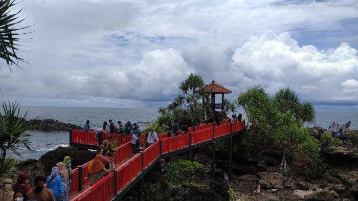Pantai Menganti.