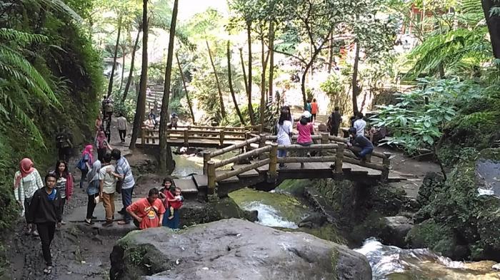 Suasana sekitar air terjun Jumog, Selasa (12/6/2016) pagi.